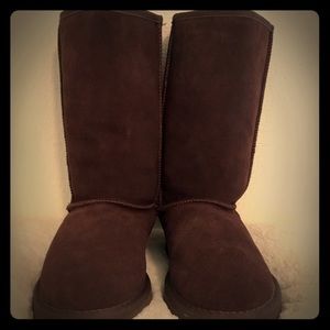 Brown suede Ugg’s New
